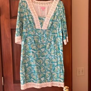 Beautiful vintage dress with three quarter length sleeves.